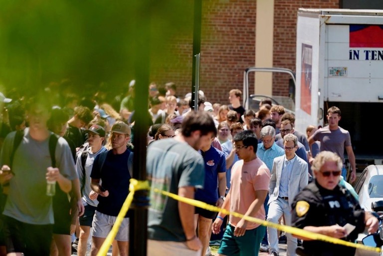 【米国】フロリダ州立大学で銃撃、７人死傷　保安官代理の息子が発砲
